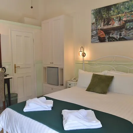 2be מלון נאפפליו