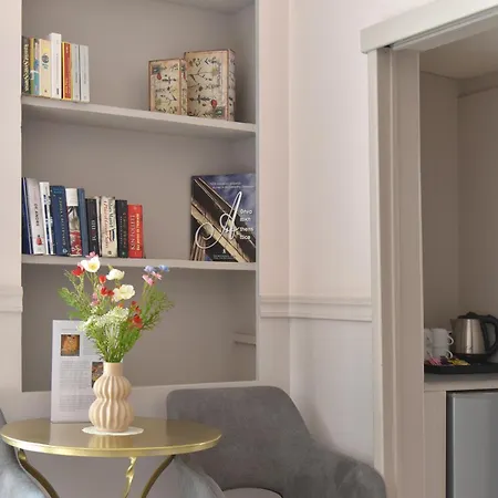 2be מלון נאפפליו